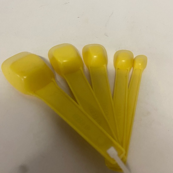 Vintage Rubbermaid Yellow Measuring Spoons Set of 5 . 2231-2236 - Picture 4 of 5
